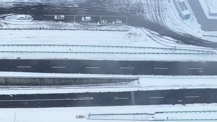 探访全省首条“地暖高速” 保春运，-10℃下5小时融雪20厘米