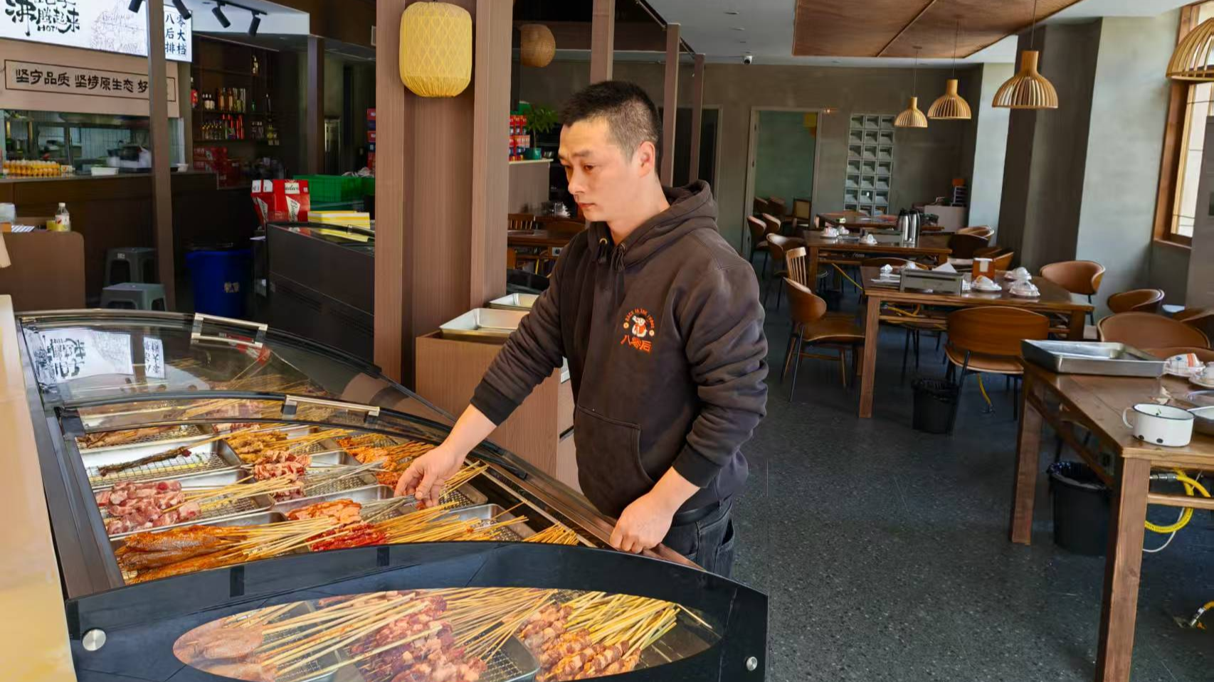 新春走基层丨“小刘师傅”开店记