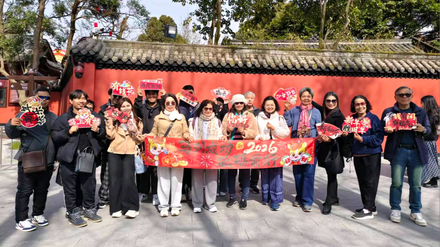 春节入境游火爆！外国游客扎堆来成都寻年味