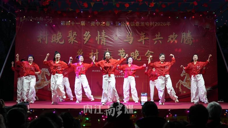 新春走基层丨一台“村晚”的十年