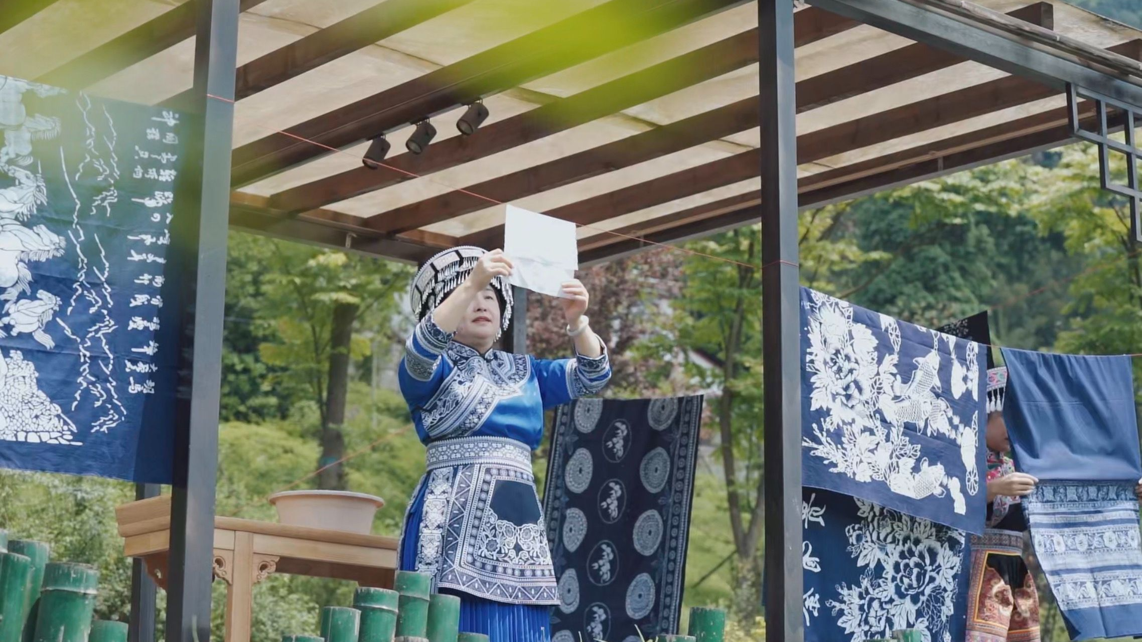 这抹蓝白给眼睛做SPA！丨跟着春晚游四川