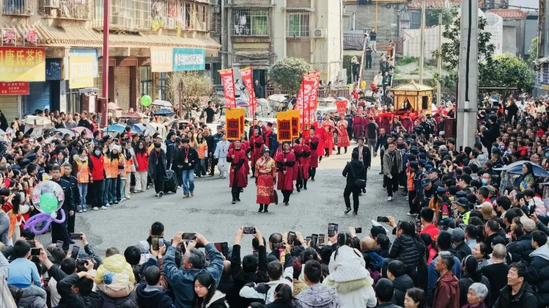万人空巷！大年初五，内江资中街头关公巡游，迎财纳福→