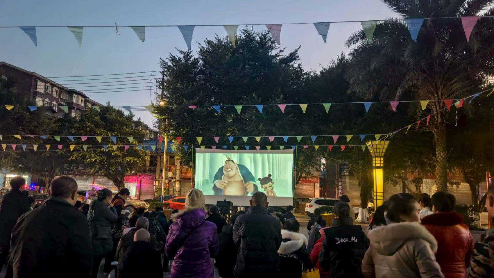 看四川如何用坝坝电影，增添城乡年味
