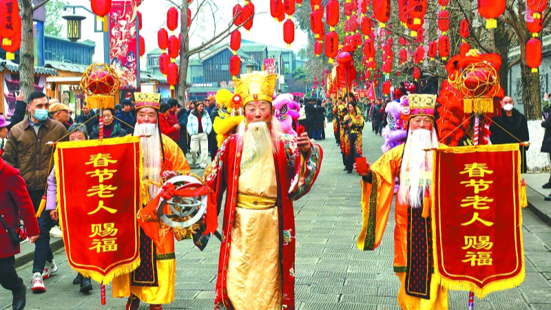 今年春节长假，南充市共接待游客1053.6万人次，实现旅游总收入61.52亿元