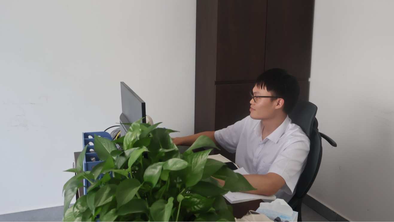 从“游子”到“工匠” 一名宜宾储能产业工人的“幸福账本”