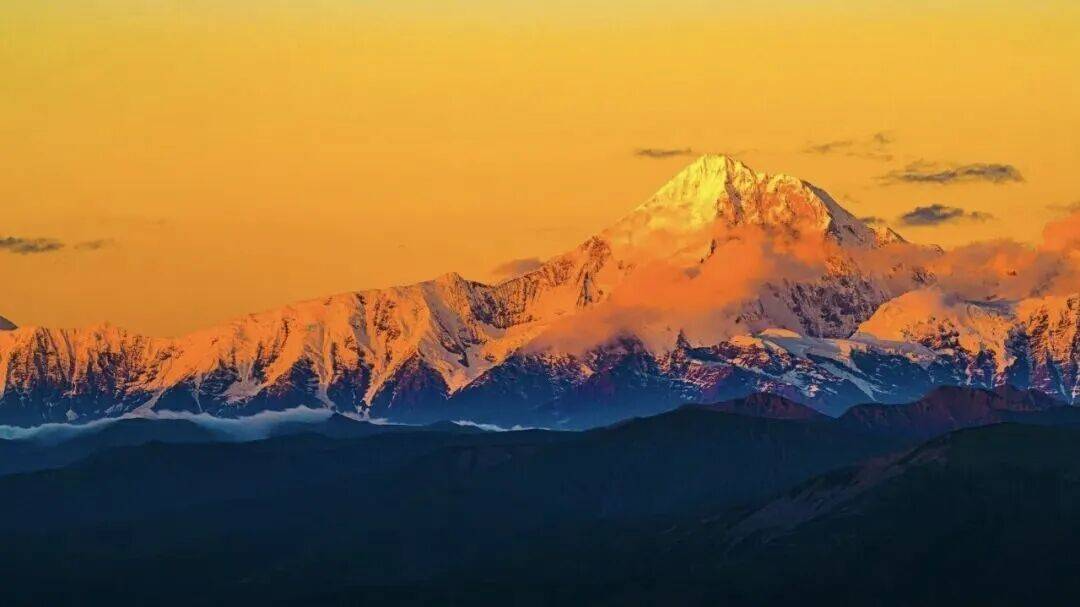 韩寒请你来打卡 这个春节最“燃”的路在甘孜