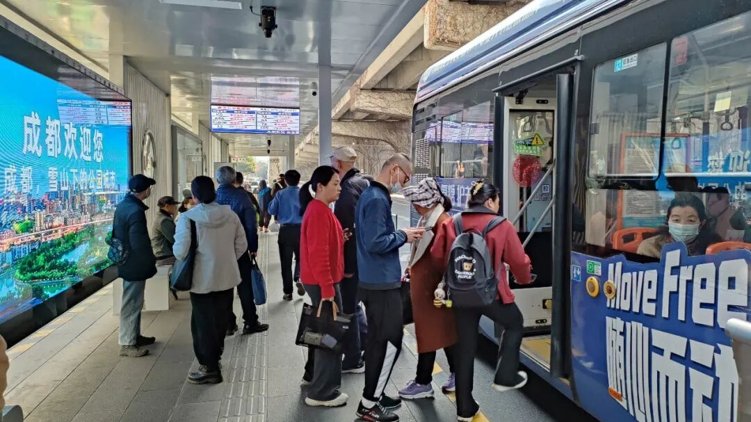 成都：全天4100班次“丝滑”停靠，这个公交枢纽站有秘诀
