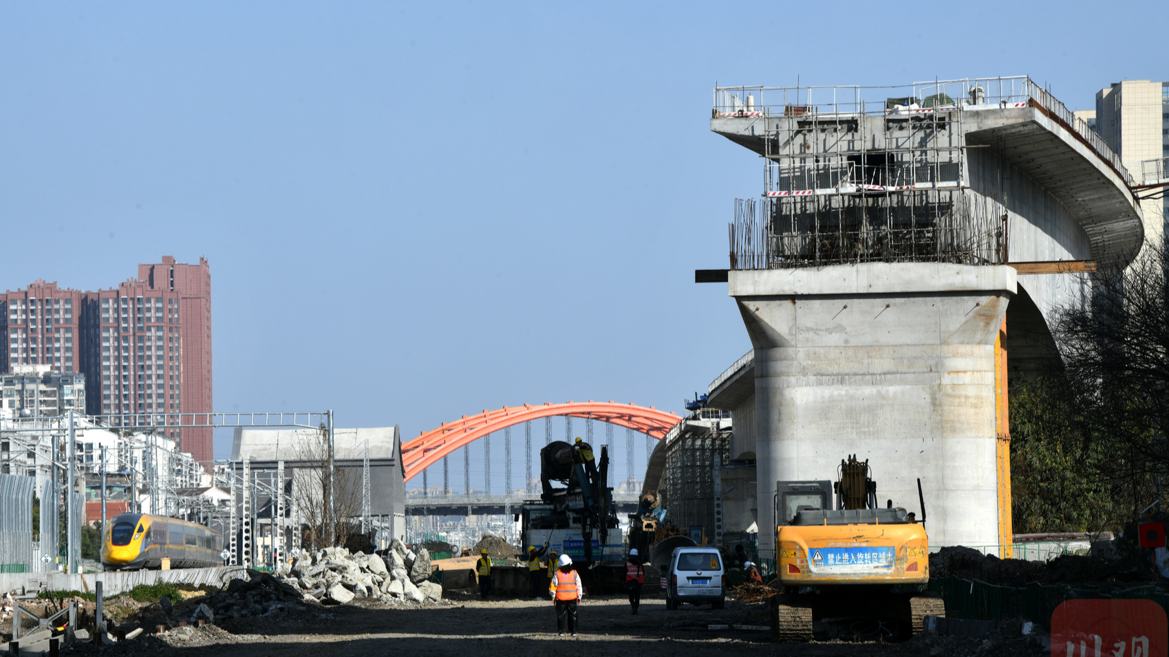 新春走基层丨成渝中线高铁建设工地为何看上去“冷冷清清”？