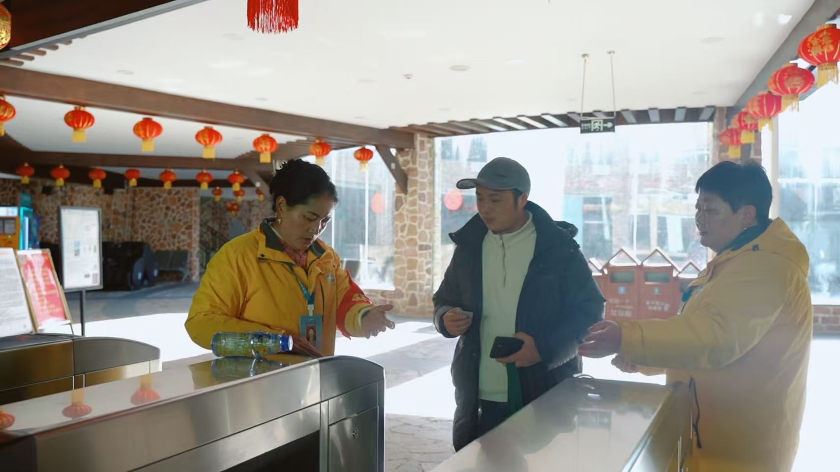 第一批“终身制”游客已到达！甘孜迎来终身门票核销首日