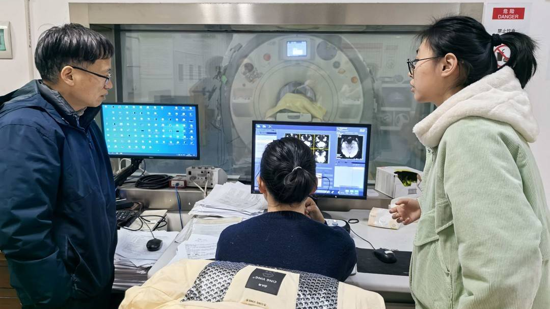 代表在这里丨人机融合究竟该如何实现？全国人大代表尧德中：从脑机接口走向“脑器交互”