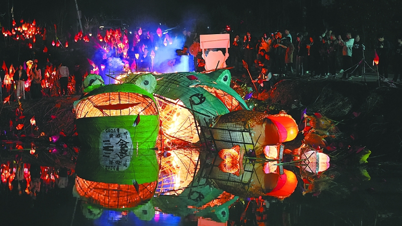 南充：万千灯火映星河 欢乐齐聚送蛴蟆