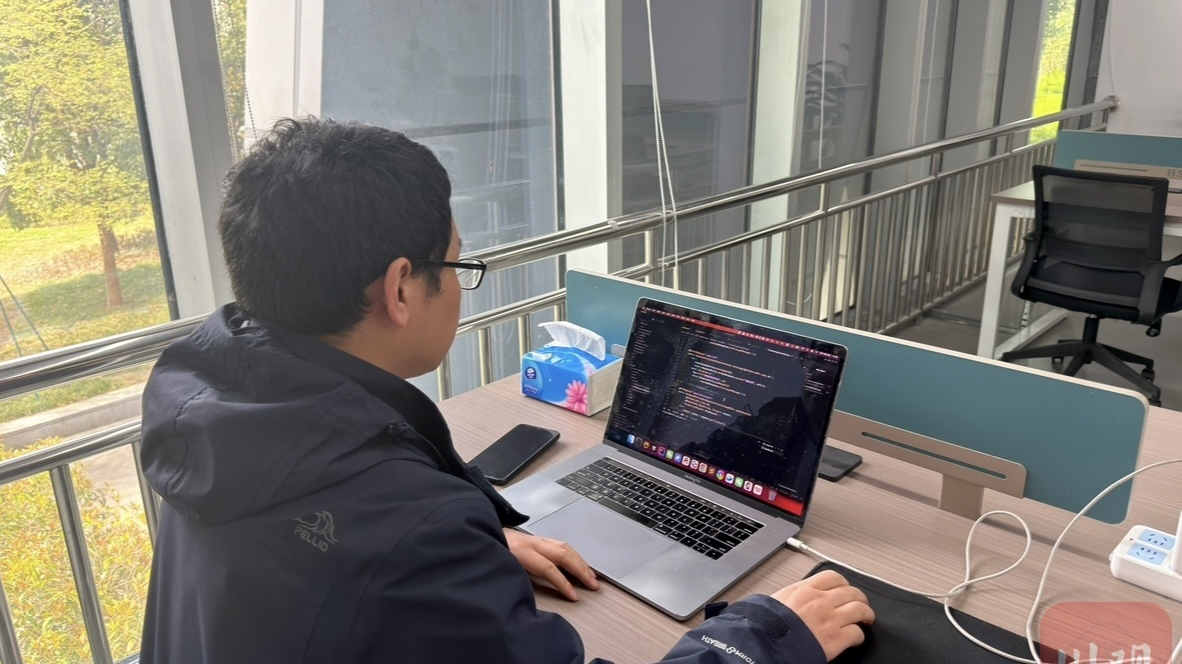 IT老兵开“一人公司”，一个人+AI调度“千军万马”