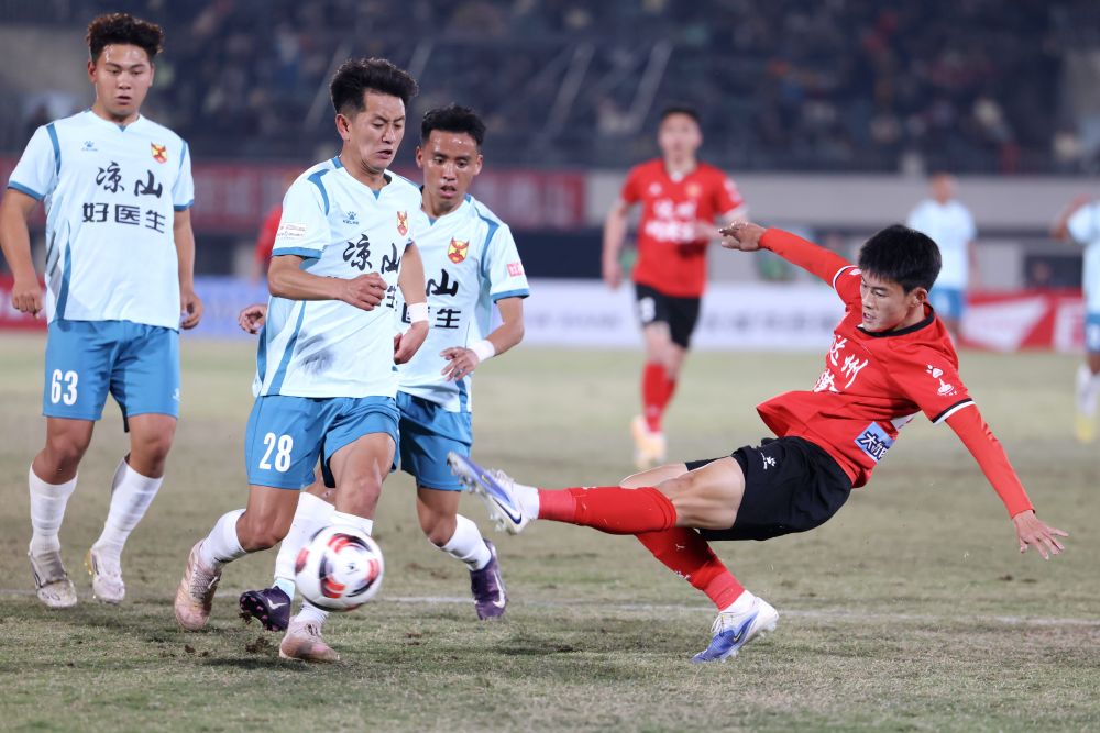 从看台歌声到场外烟火 “川超”燃动川东北之夜