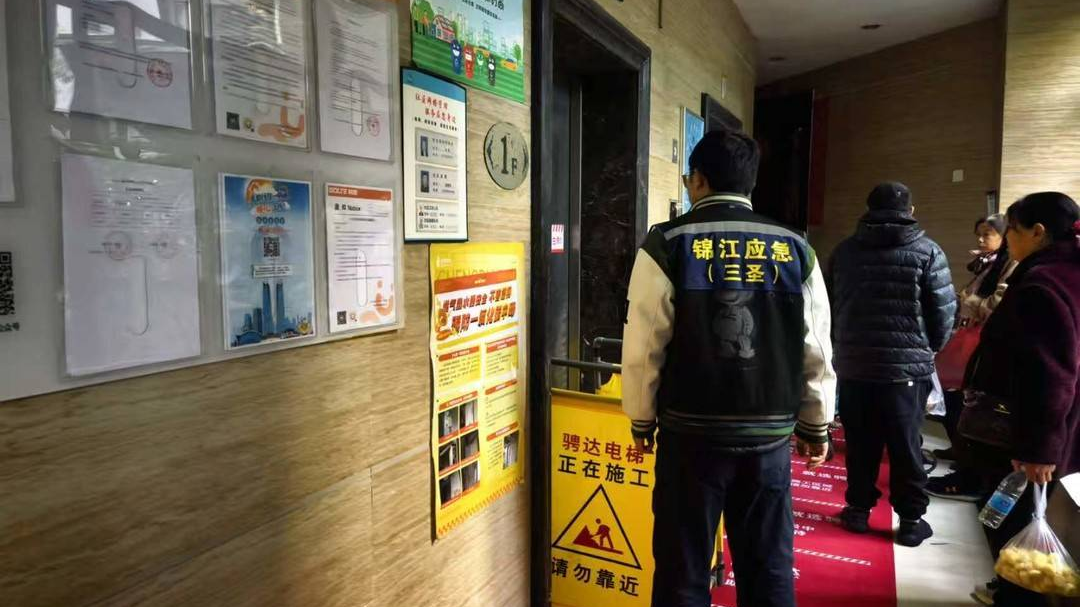 告别16年“高龄”电梯！成都超大小区电梯更新记，全程由业主“拍板”