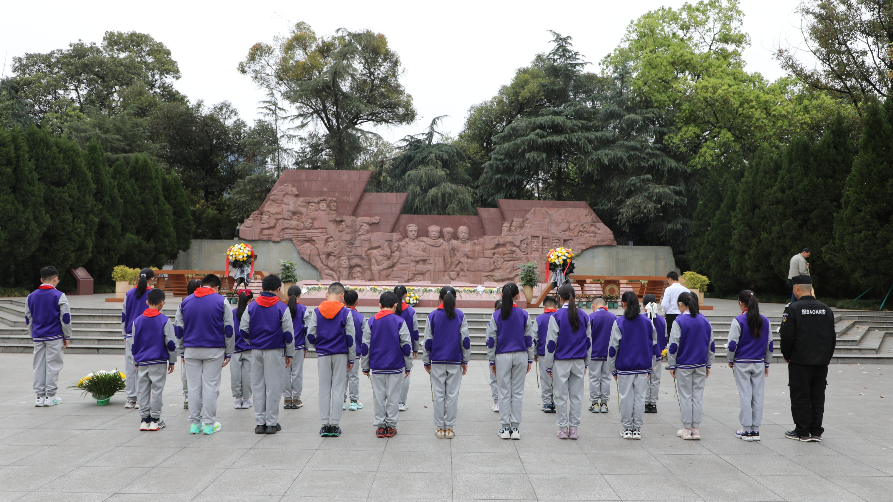 追寻红色足迹，传承信仰之光，温江区花都小学校开展清明祭英烈活动