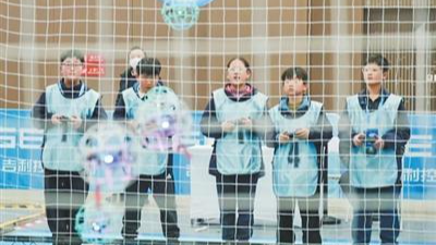 科技为翼，让足球“飞”起来