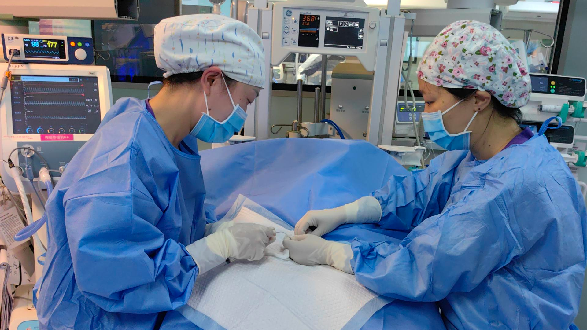 四川省首例！成妇儿为590克超早产儿打通“发丝级”生命通道