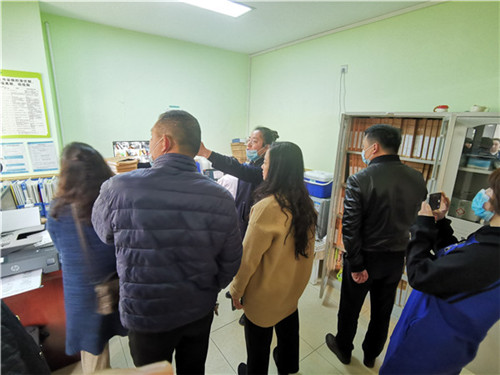 参观保健室.jpg
