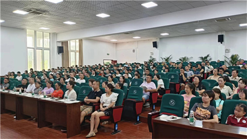 新生家长会.jpg