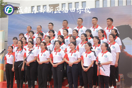 教师合唱《我相信》.jpg