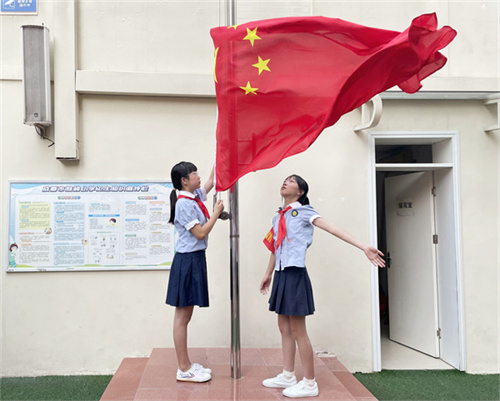 升国旗.jpg