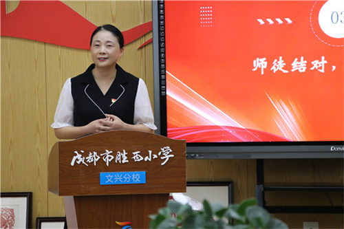 师徒结对教师代表发言.jpg