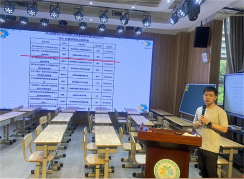 （图3）梅志强作《适性芬芳：分享式教育教学实践研究》专题讲座.jpg