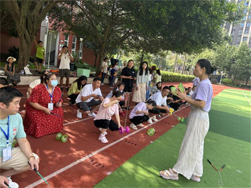 （图19）吴晓丽教师与甘孜州骨干教师上体验课.jpg