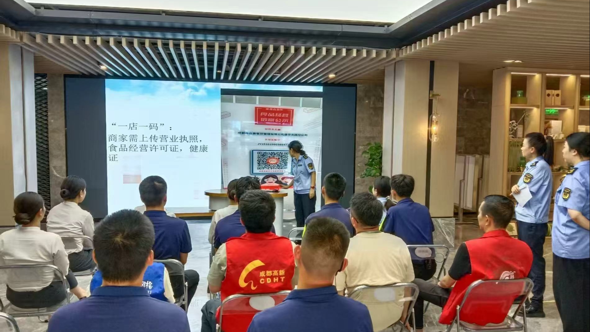 从“单一监管”到“多元共治” 丨石羊街道开展“在成都，放心吃”食品安全守护行动