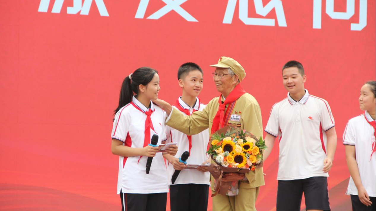 成都七中育才学校学道分校开学第一课：青春接力薪火永续