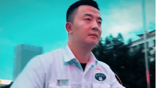 平凡英雄——冯潇