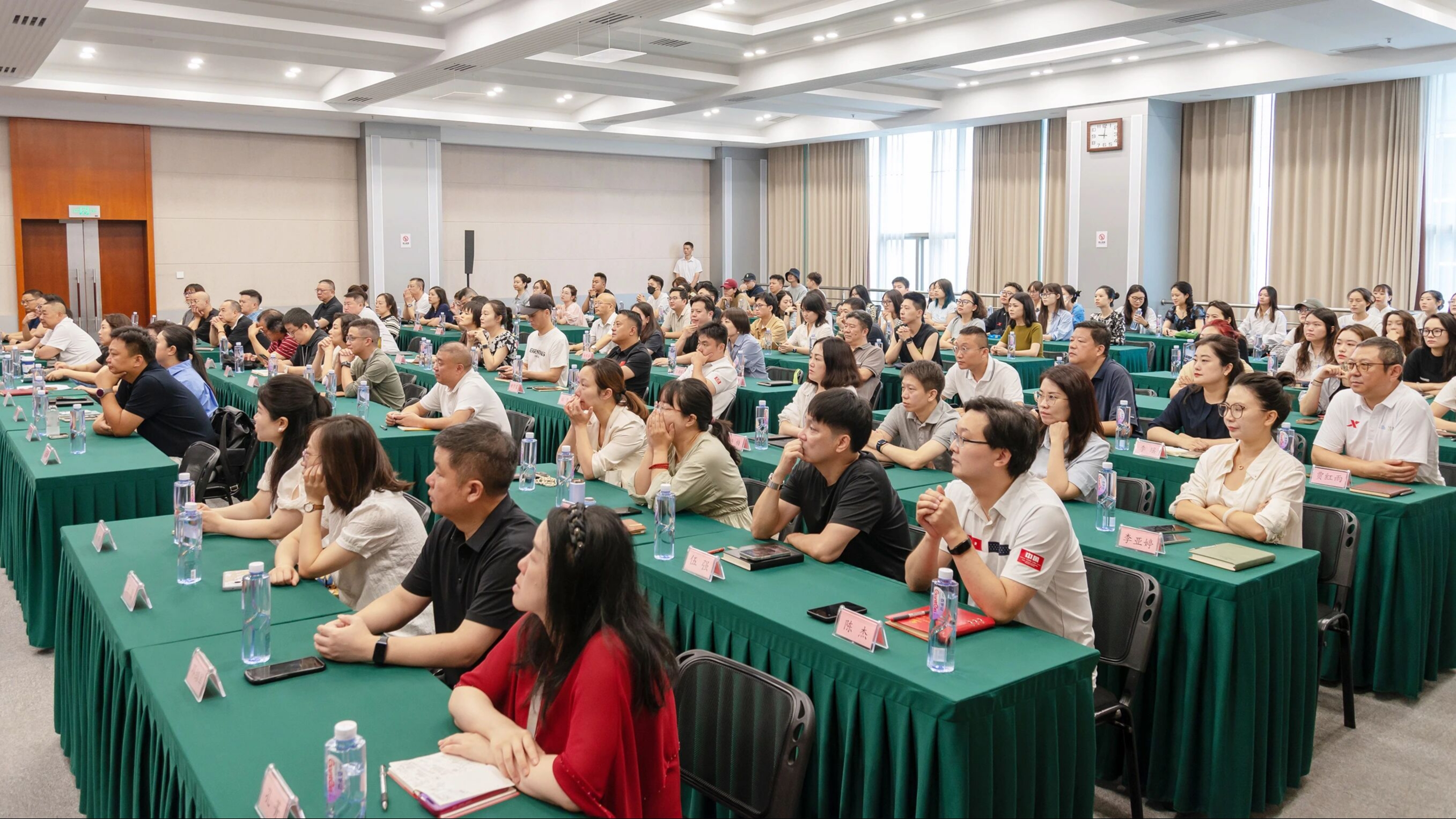 成都市广播电视台组织收看纪念中国人民抗日战争暨世界反法西斯战争胜利80周年大会现场直播