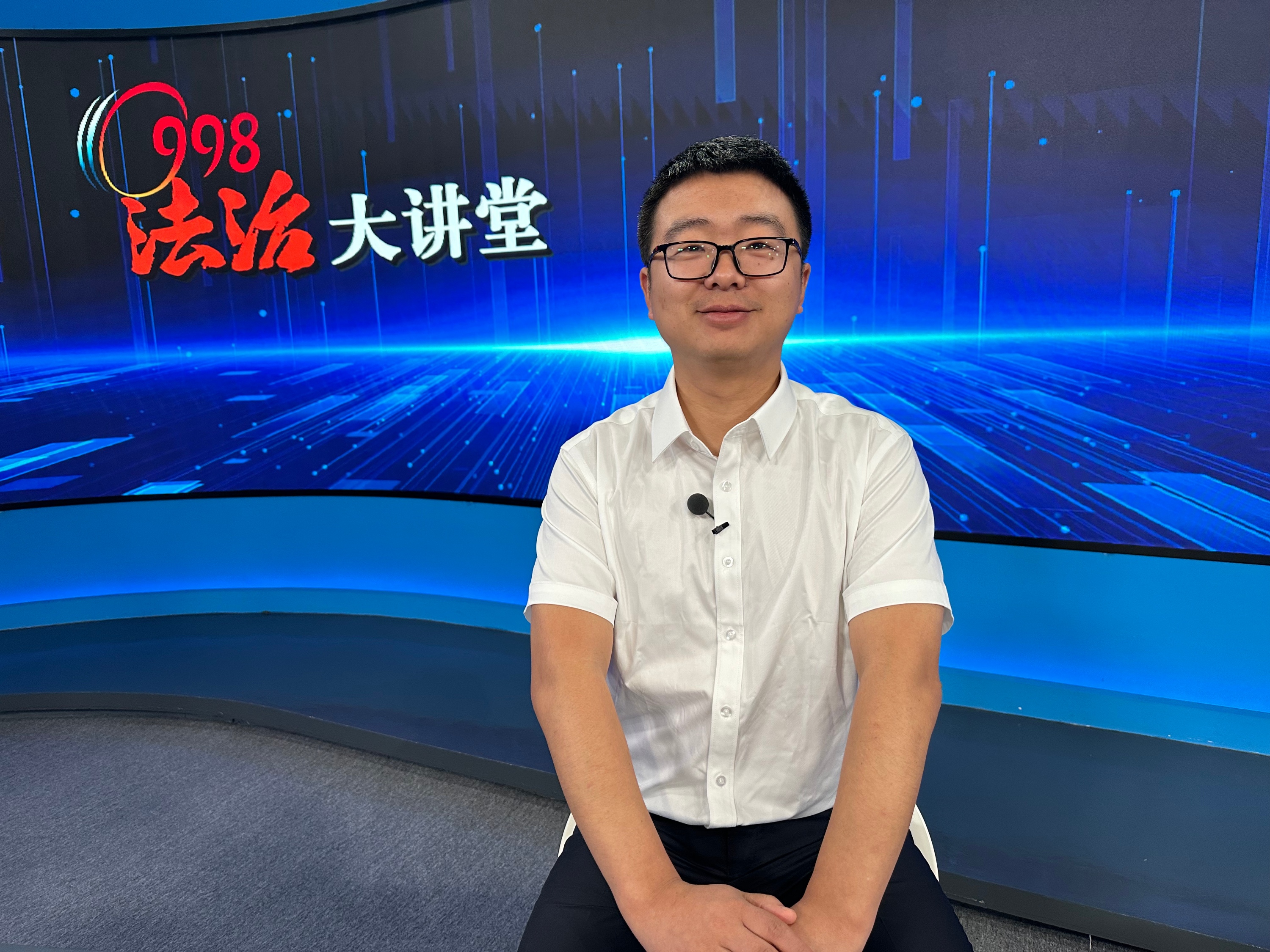 8月5日 邛崃市司法局 八年工龄四张“皮”，社保扣款暗藏雷