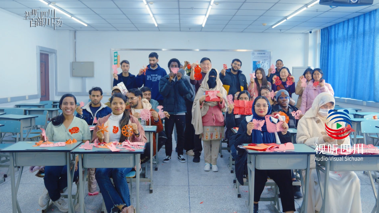 拿起手术刀前 先学剪纸