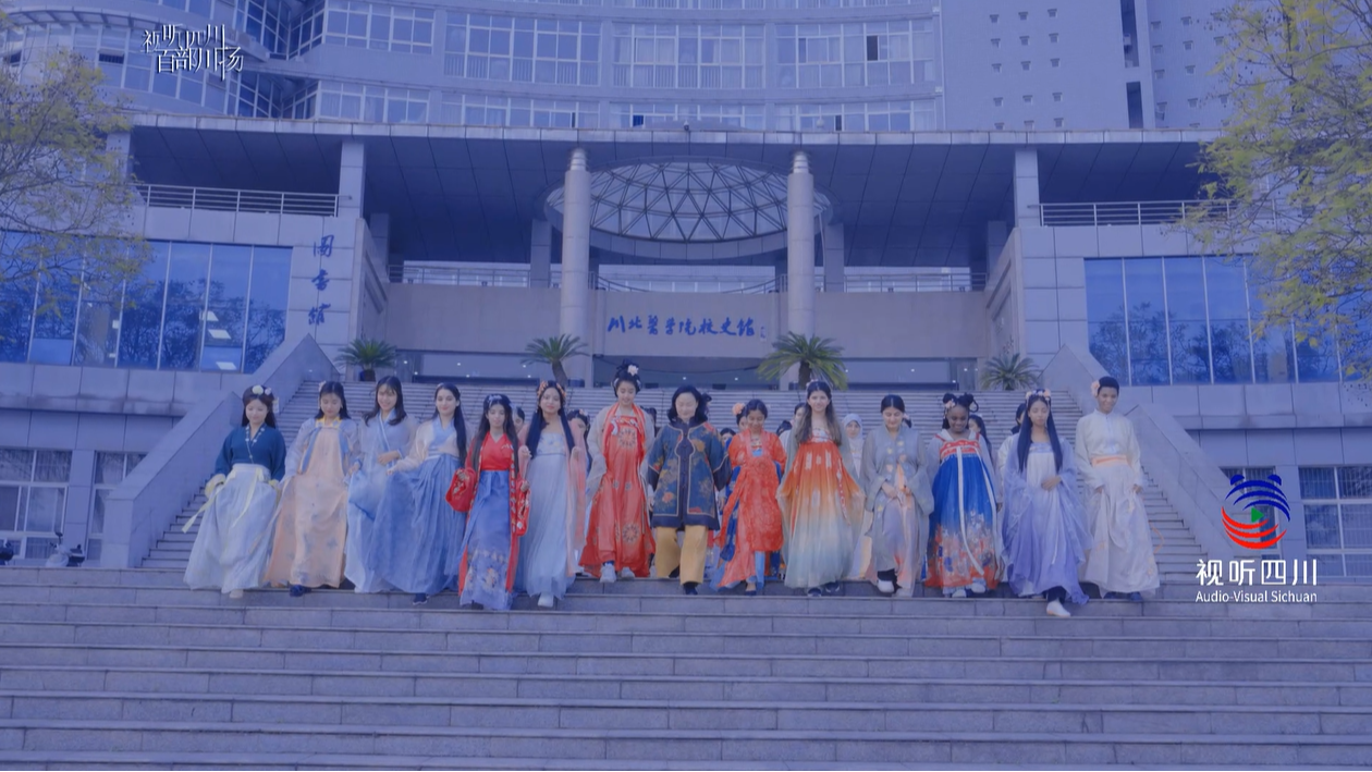 梅花开正当时 邂逅华服之美