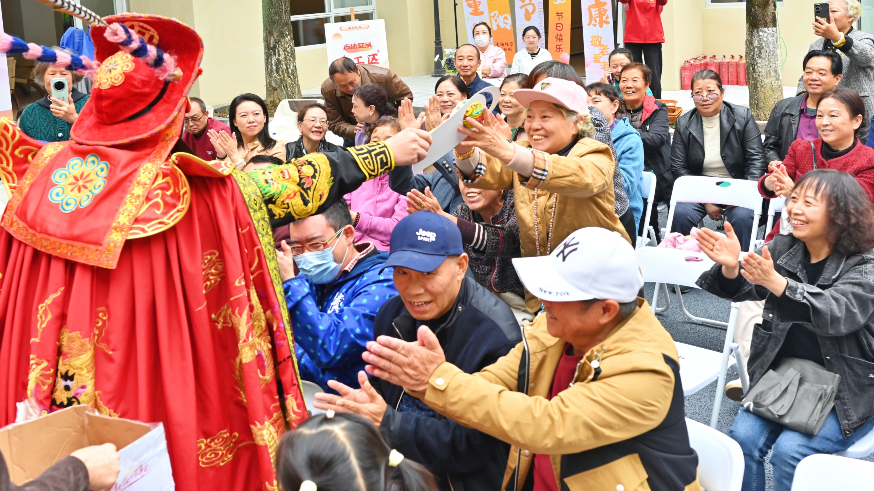 金秋送暖，银龄生辉丨石羊街道多社区开展重阳敬老系列活动