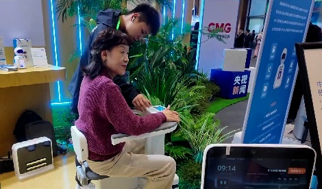 智慧康养机器人大展演 “剧透”未来养老新生活