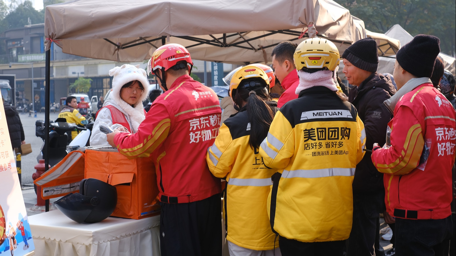 小驿站送出大温暖 合作街道举办新就业形态劳动者关爱活动