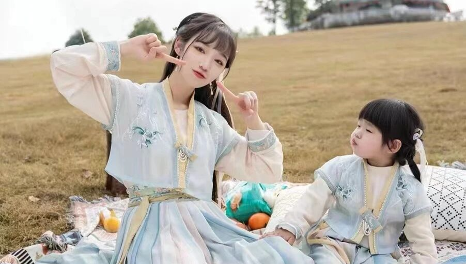 【四川省巾帼好网民】万洁：全网超30亿播放量！以镜头为媒，让非遗“被看见”