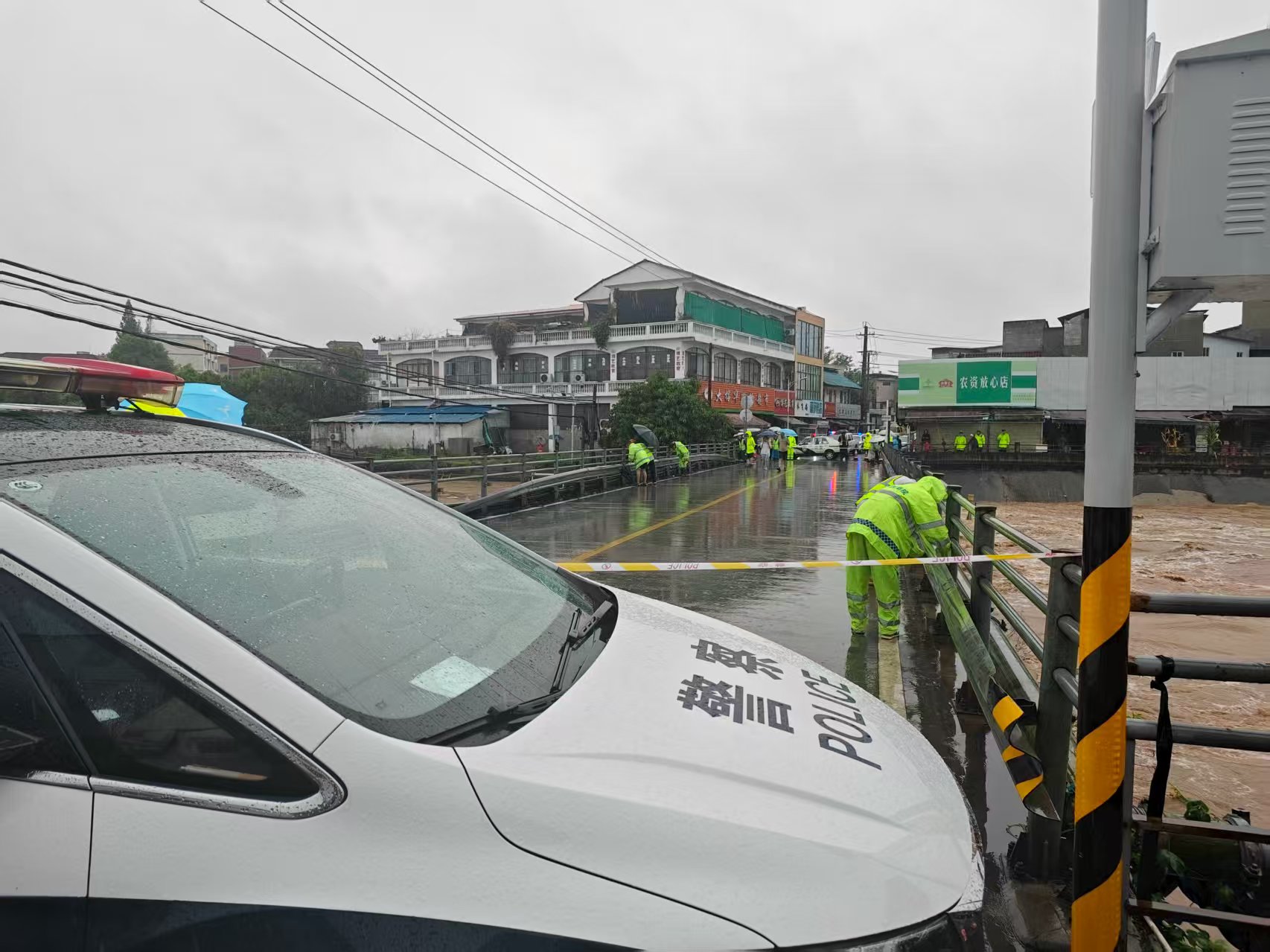 防汛.jpg 防汛.jpg