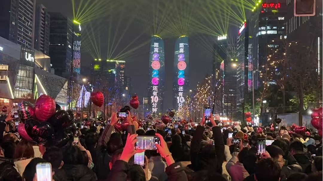 璀璨交子夜、温暖石羊人 石羊街道守护者们的别样跨年