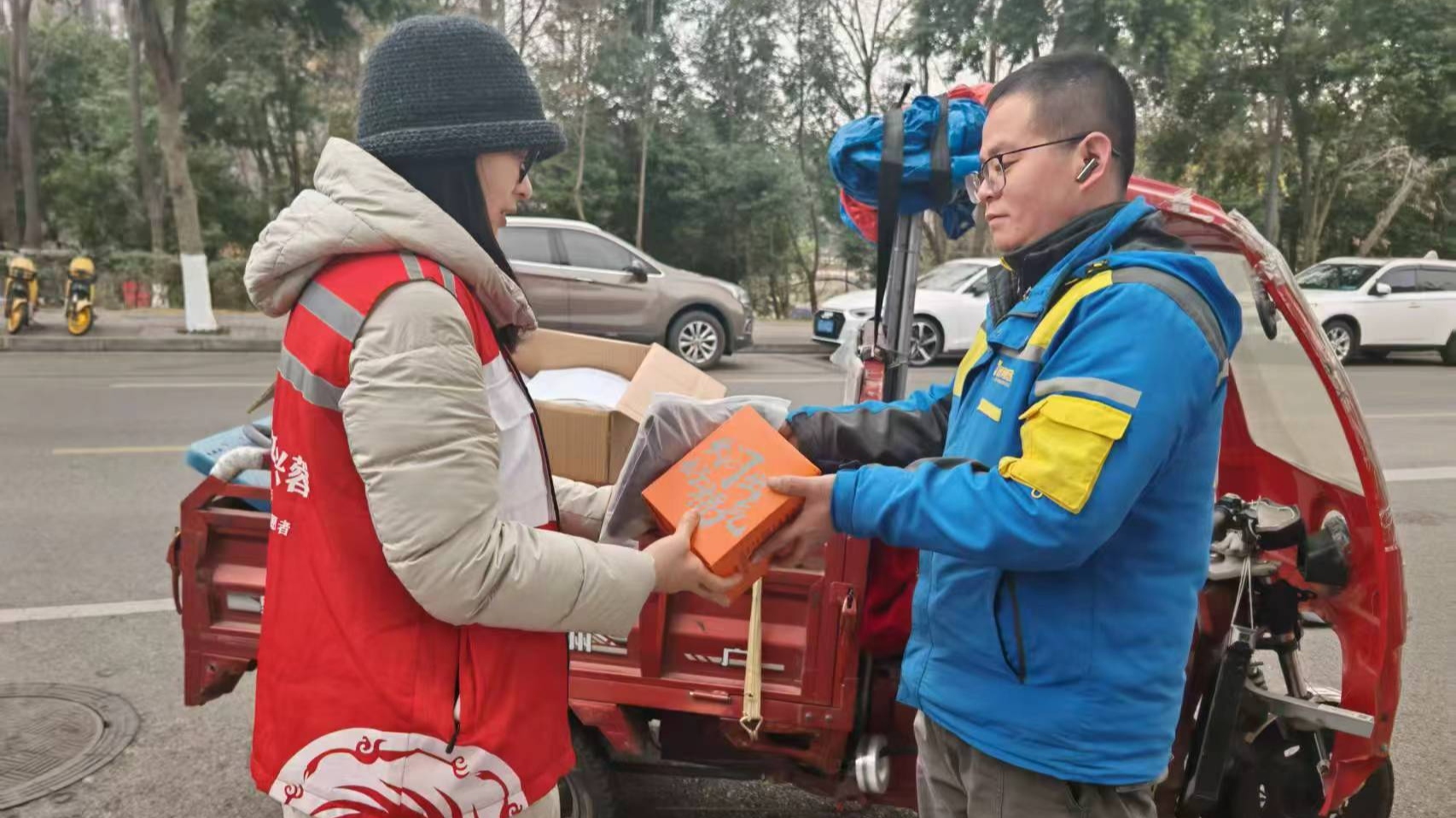 石羊街道启动“暖心接力” ，多举措守护一线劳动者温暖过冬