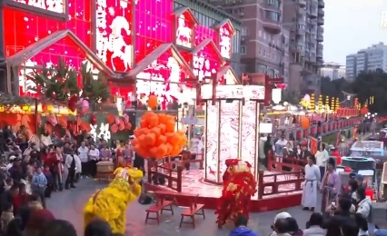 热辣滚烫嗨翻天 全球八方客扎堆来蓉过春节