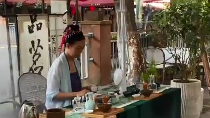 沉浸式体验茶文化，感受街巷烟火气