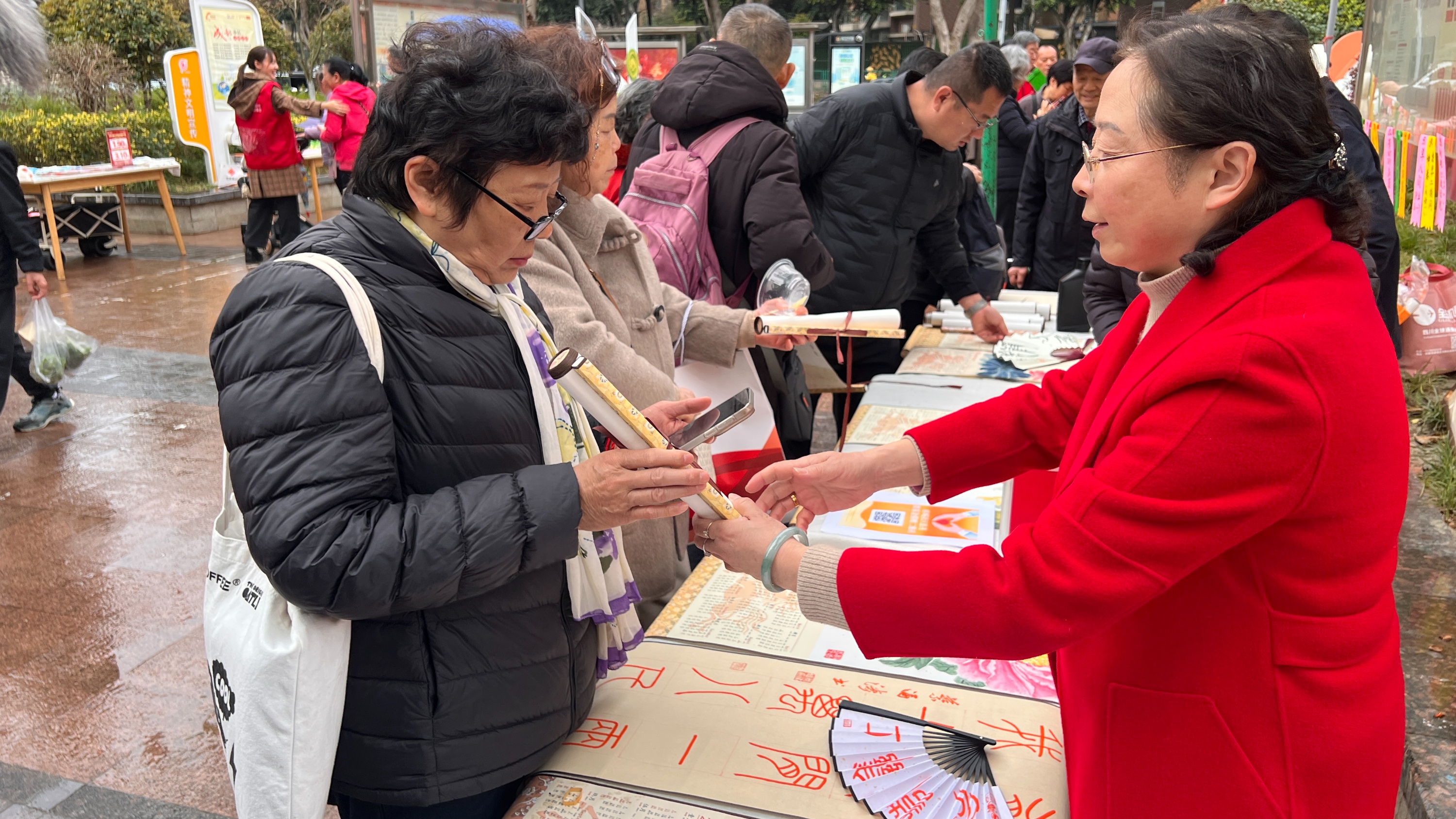 墨香暖邻传福韵 同心共聚元宵情丨成都高新区石羊街道府城社区开展元宵节系列公益活动