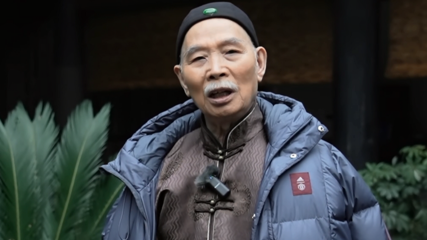 李伯清一开口，谁的童年 DNA 动了？