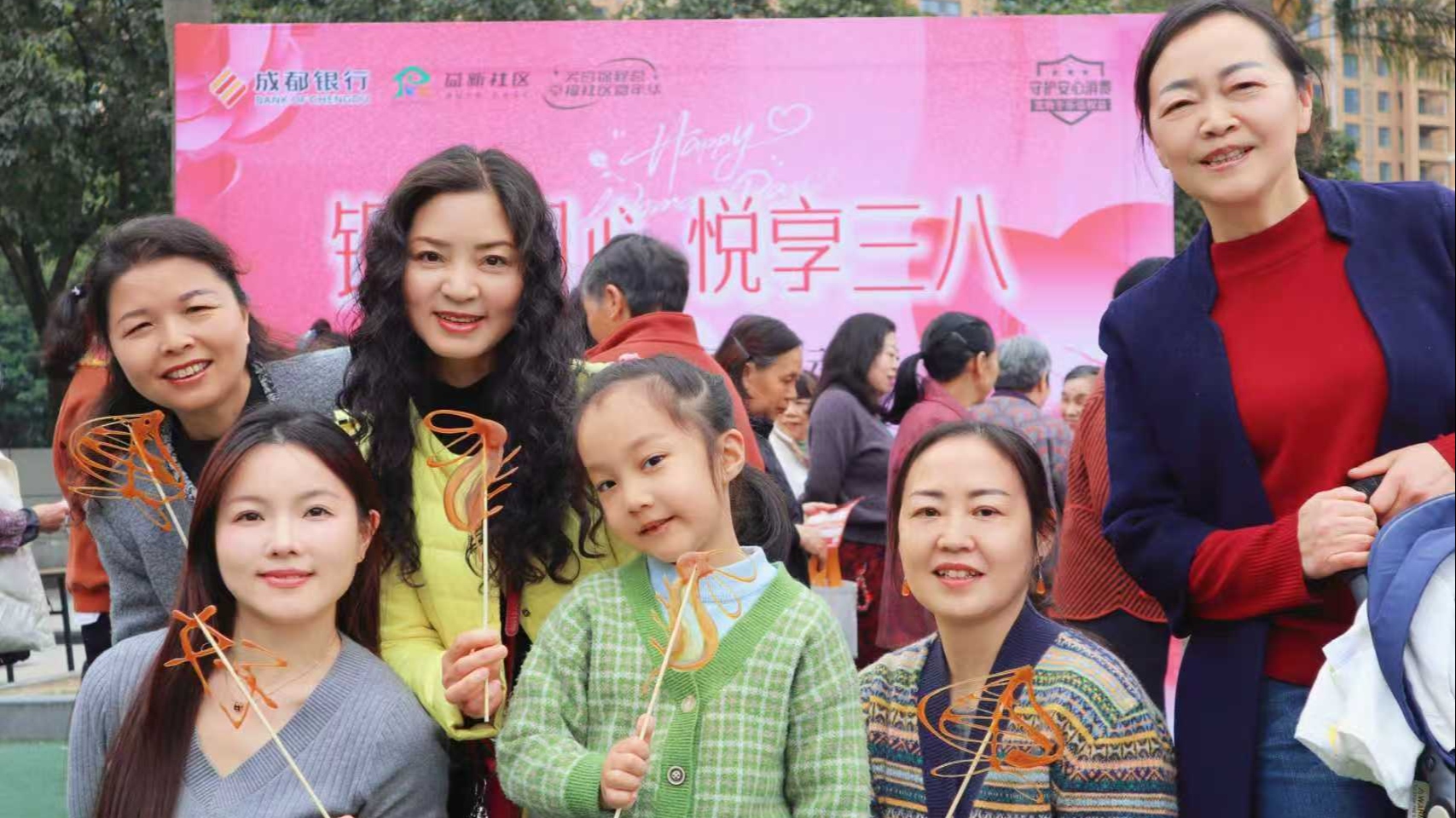 游园妙趣生 手作甜蜜浓丨成都高新区石羊街道各社区开展“三八”国际妇女节系列活动