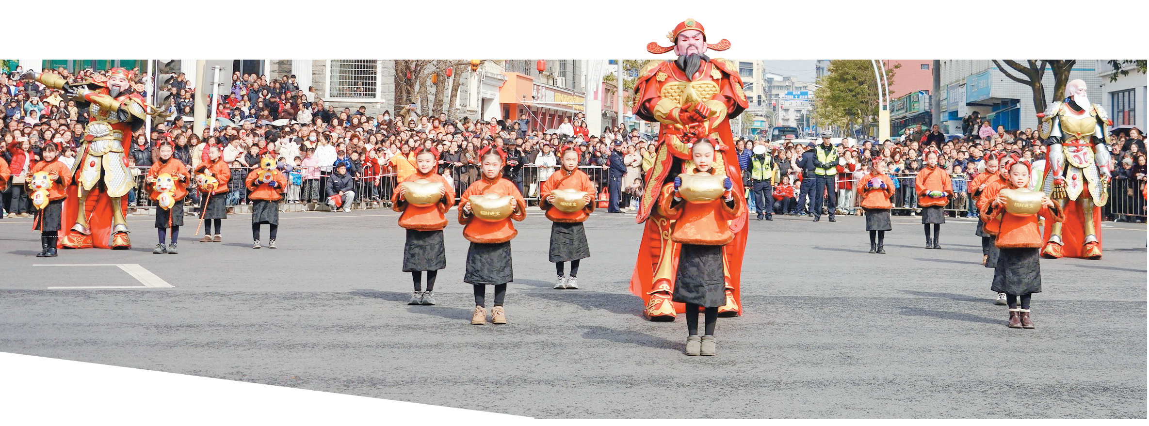 3米高的“年画机甲”动起来 百年前的迎春场景“活”起来(图2)