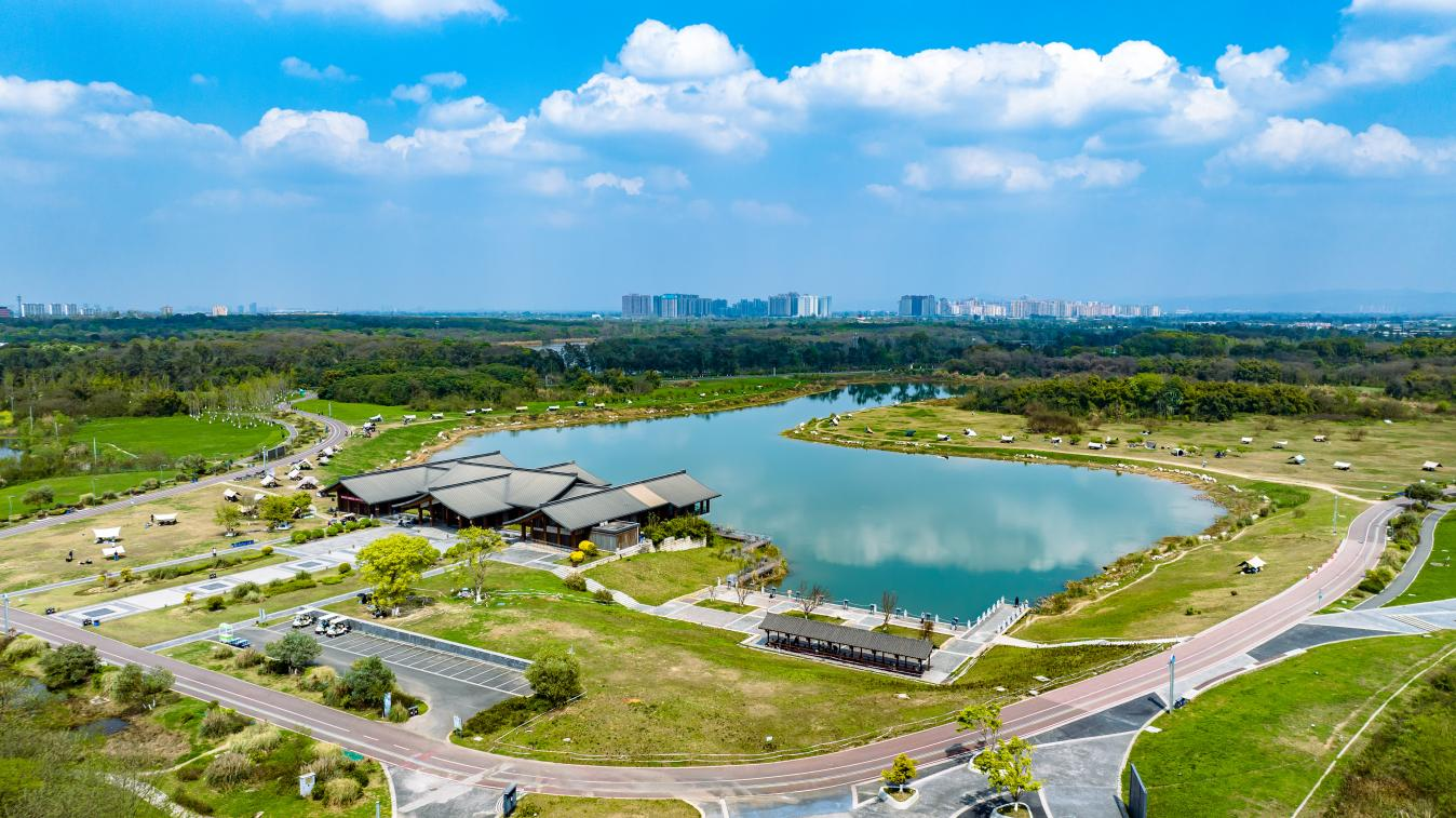 探秘世运会射箭场馆：青龙湖湿地公园的绿色赛场