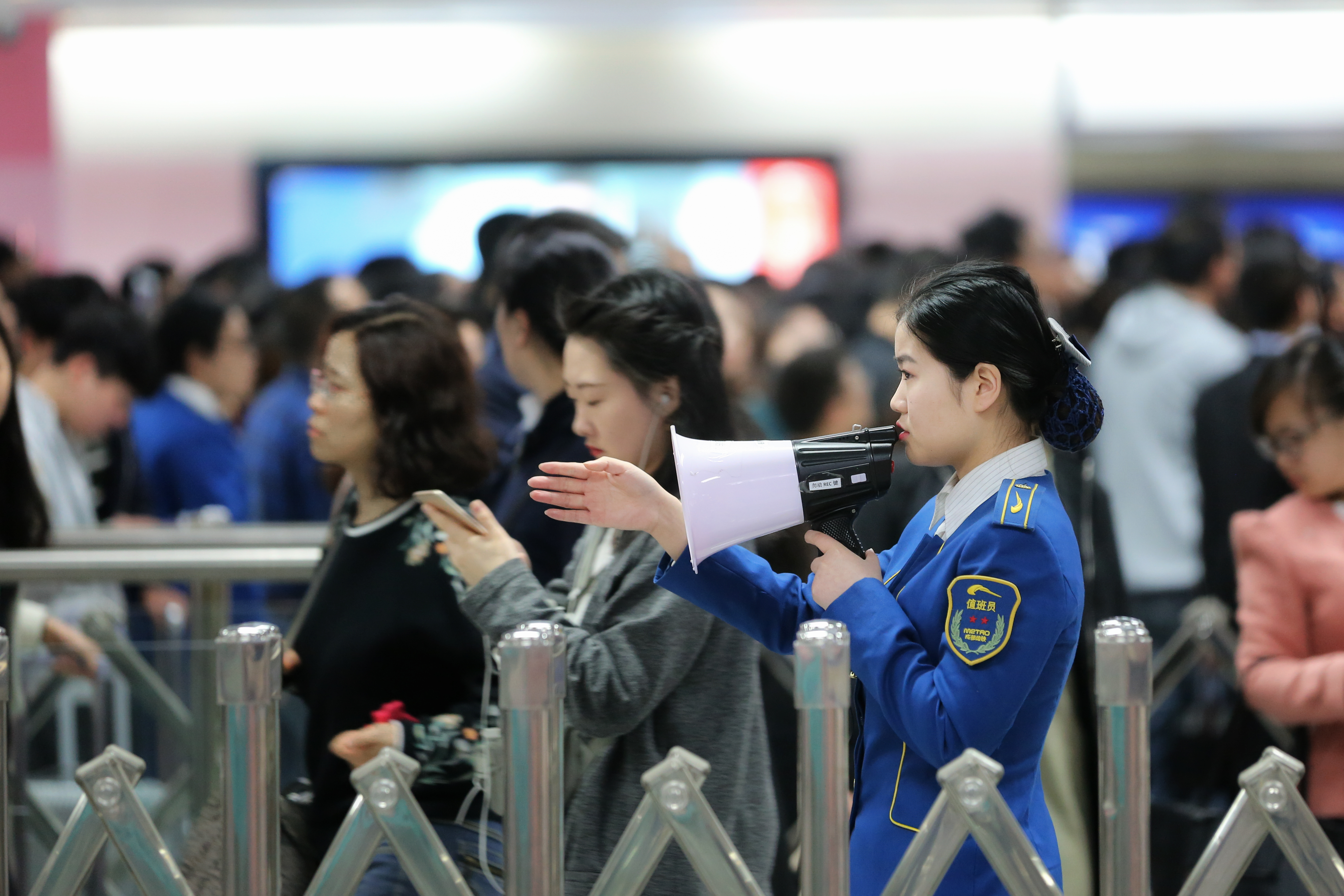 今明两天延时运营！成都地铁公布各线路运营时间表